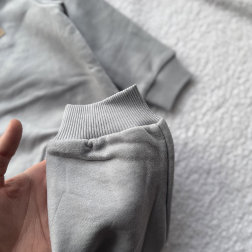 Детский костюм серого цвета 98 размер