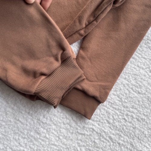 Детский костюм коричневого цвета 98 размер