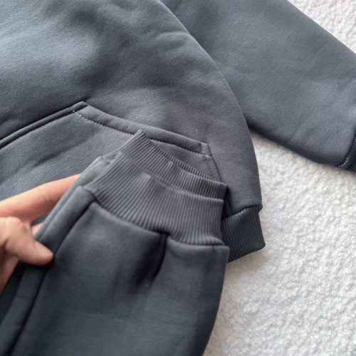 Утеплений дитячий костюм темно-сірого кольору 104 розмір